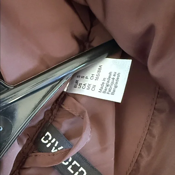 Never worn- Brown Puffer Jacket (size S) - Picture 3 of 3